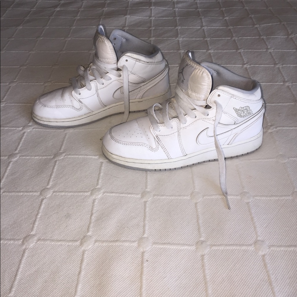 Nike Air Jordan 1 Mid. White 4.5y Leather